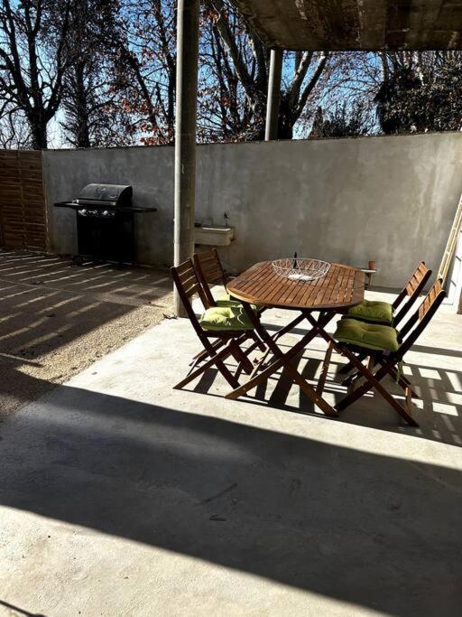Superbe Appartement Dans Un Mas Nîmes Exteriér fotografie